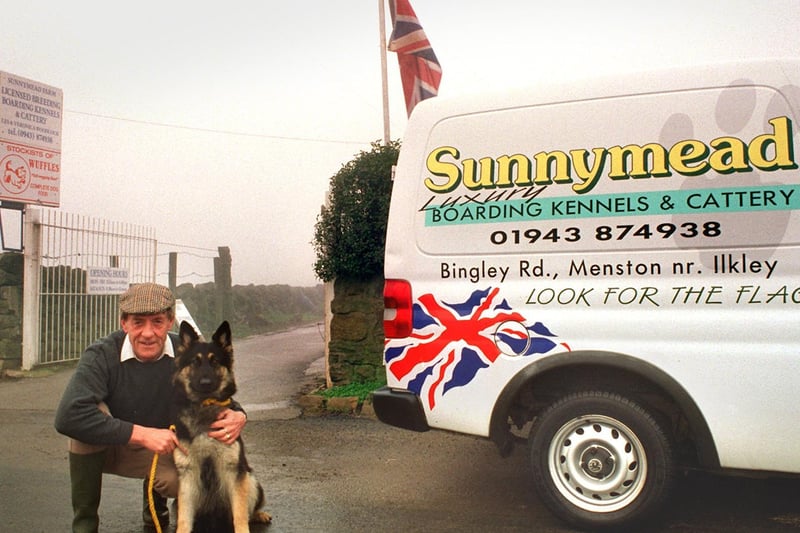 Do you remember Les Woodcock pictured in January 1996? He owned Sunnymead Kennels.
