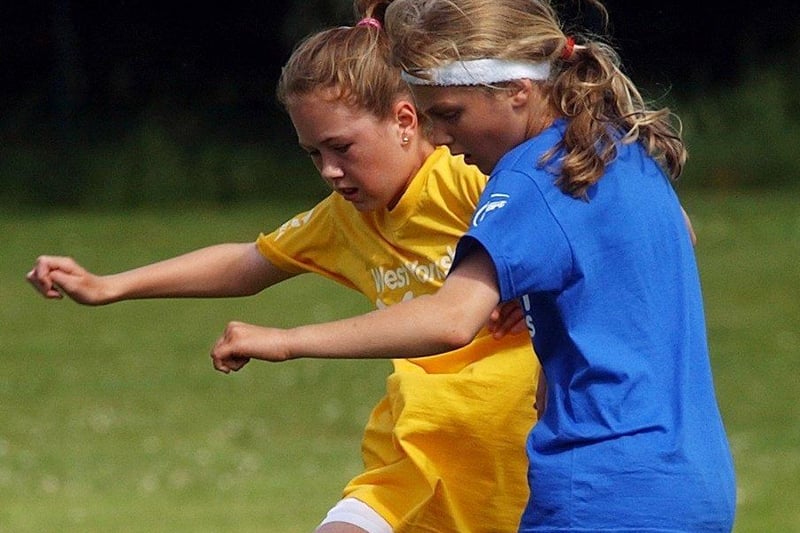 Leeds's Shauna Hill (right) battles for the ball with Bradford's Natalie Mannion.