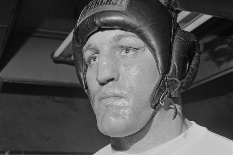 British heavyweight boxer Brian London practicing at a gym in 1963. Photo :Getty Images