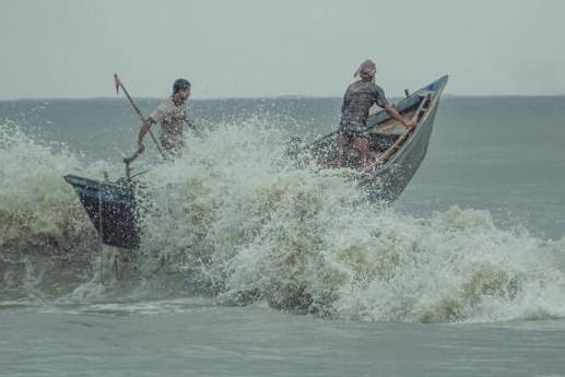 Leeds International Film Festival presents The Salt in Our Waters. Part of the LIFF Selects programme, the film sees Bangladeshi director Rezwan Shahriar Sumits debut feature. An artist leaves the bustling capital of Dhaka to a coastal village on the Bangladeshi delta for inspiration.