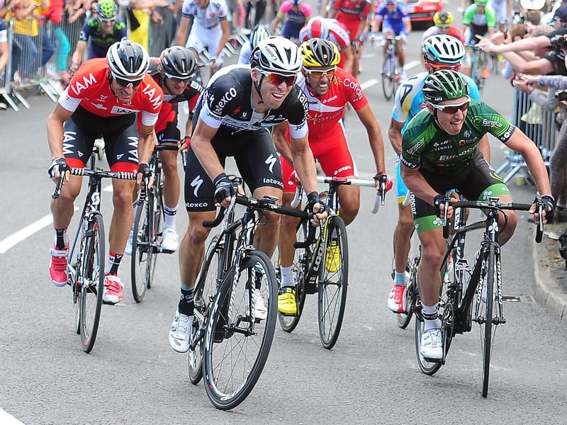 The peleton on stage 2 of the Tour de France, climb the steepest part of Jenkin Road in Sheffield (Picture: Tony Johnson)