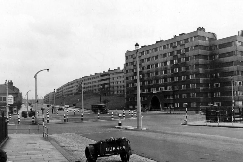Quarry Hill Flats in September 1951. The new roundabout with Mabgate is at the centre with road signs saying 'keep left'.
