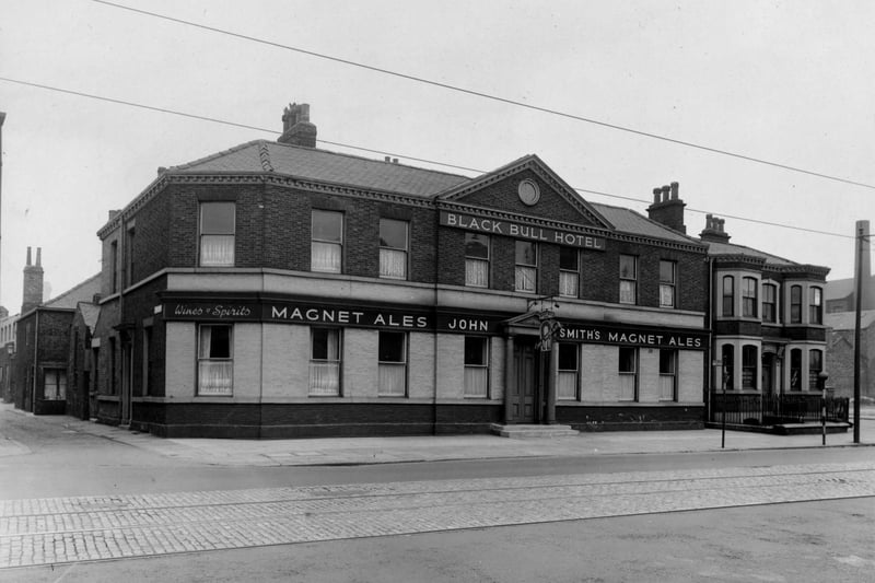 The Black Bull Hotel on Hunslet Road pictured in June 1951.