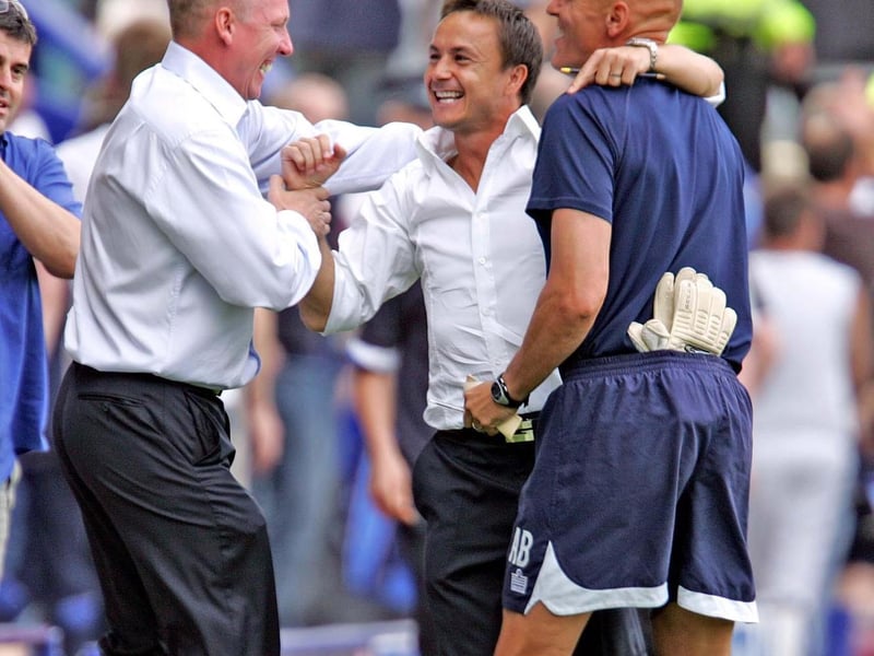 Dennis Wise (centre) celebrates at the final whistle.