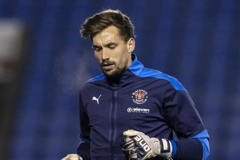 Former Blackpool goalkeeper Sam Walker, released by Reading, has signed a two-year contract at Kilmarnock. (Berkshire Live)

Photo: Camerasport