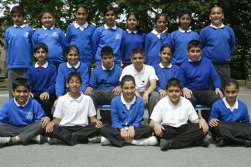Parkinson Lane Community Primary School year 6 school leavers, Miss Mason's class in 2005.