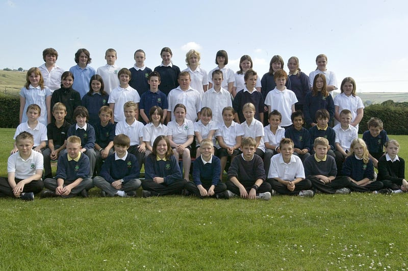 Bradshaw Primary School year 6 school leavers back in 2005.