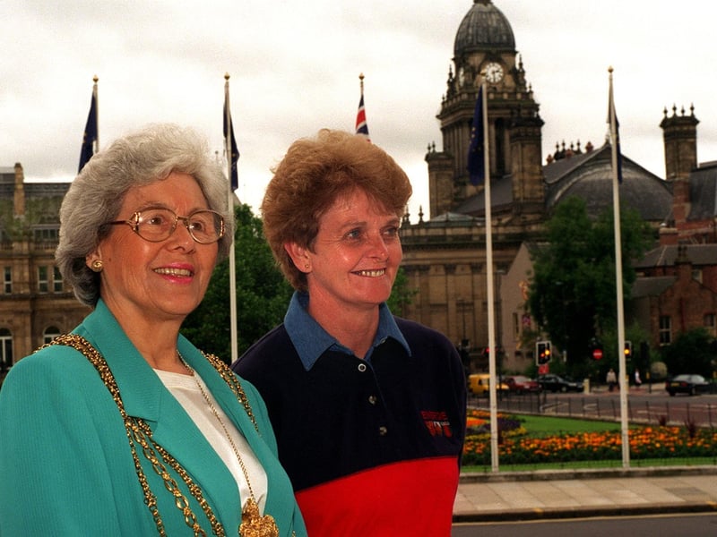 Elaine Harding returned to Leeds for the fuirst time after emigrating to Australia 26 years ago. She was greeted by the Lord Mayor of Leeds Coun Linda Middleton.