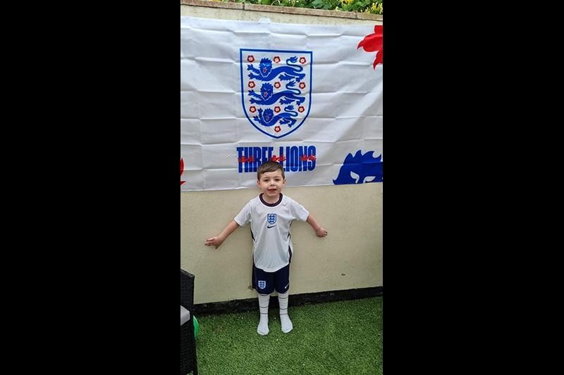 "Thomas said...Come on England Bring it home boys.. Good luck" - Picture from Kerrylee Glass