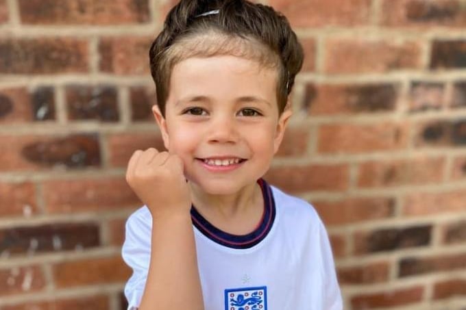 Posted by Al Briff: Good luck England - bring it home! Loud cheers and singing from Abe Briffa, 4