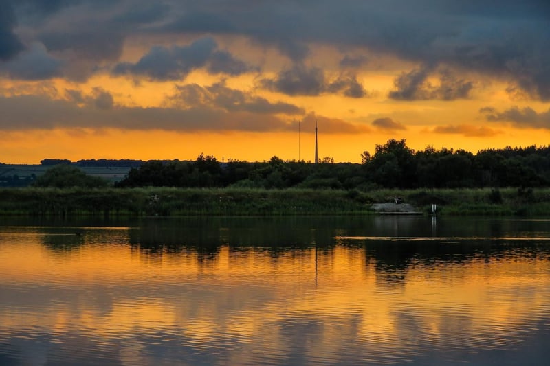 Sue Billcliffe spotted a beautifully bright sunset at Wintersett, with the Emley Moor mast just visible over the horizon.