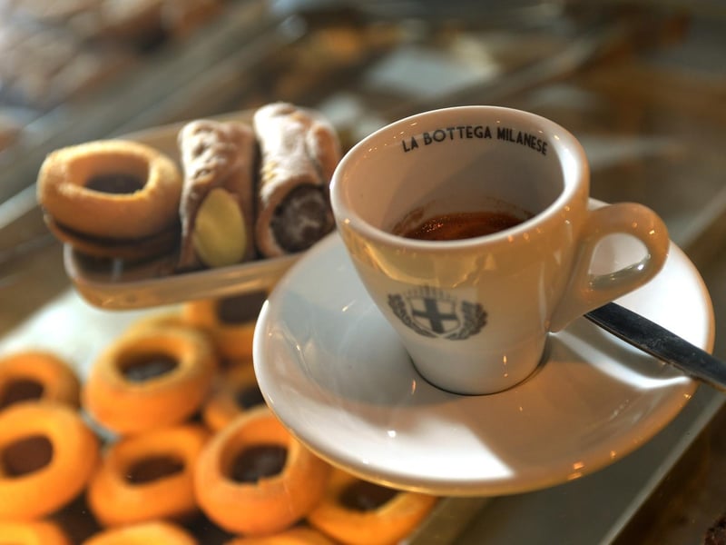 When it comes to sleek, unapologetically Italian espresso, David Harland-Bedford knows exactly where to go. This ultra-stylish Bond Court destination serves up dark, intense roasts and perfectly textured micro-foam, bringing a touch of Milanese class to the Leeds coffee scene.  ☕ 2 Bond Court, Leeds LS1 2JZ