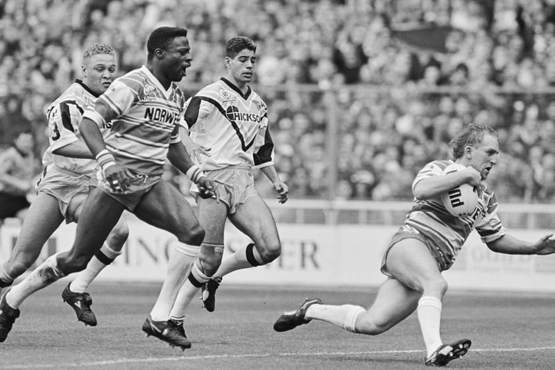 1992 -  Wigan stand off Shaun Edwards crosses the line to score a try as wing Martin Offiah (L) celebrates during The 1992 Challenge Cup Final between Wigan and Castleford at Wembley Stadium.