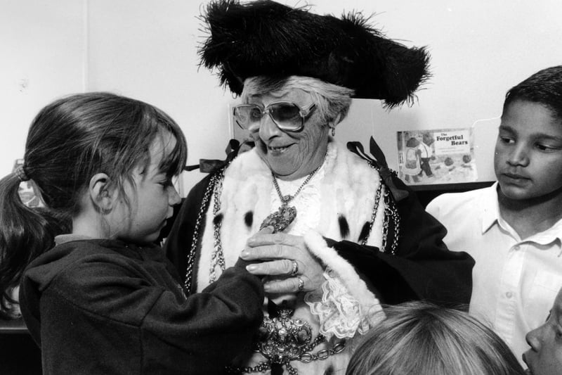 June 1994 and Lord Mayor of Leeds, Councillor Christiana Myers, visited Windmill Primary in Belle Isle where Charlene Maloney was impressed with her chain of office.