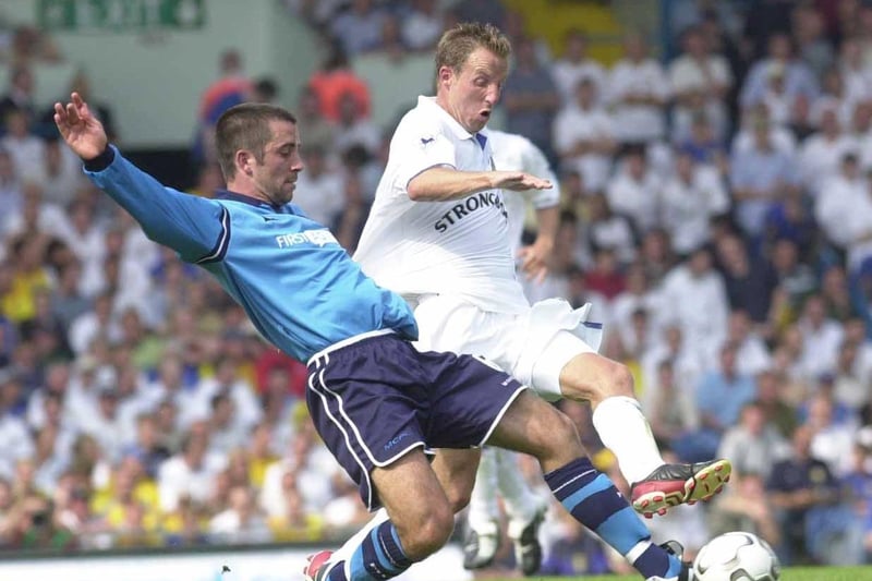 Lee Bowyer battles with Manchester City's Kevin Horlock.