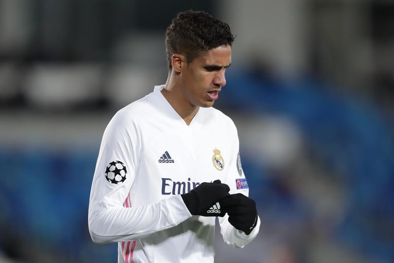 Real Madrid's France centre-back Raphael Varane is keen for a move to Manchester United to be completed within the next few days. (AS)