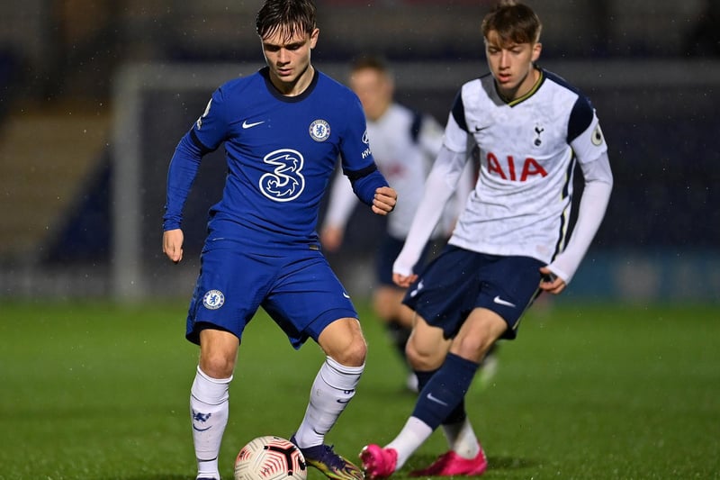 Leeds United are favourites to sign Chelsea's English 18-year-old midfielder Lewis Bate. [Mail]