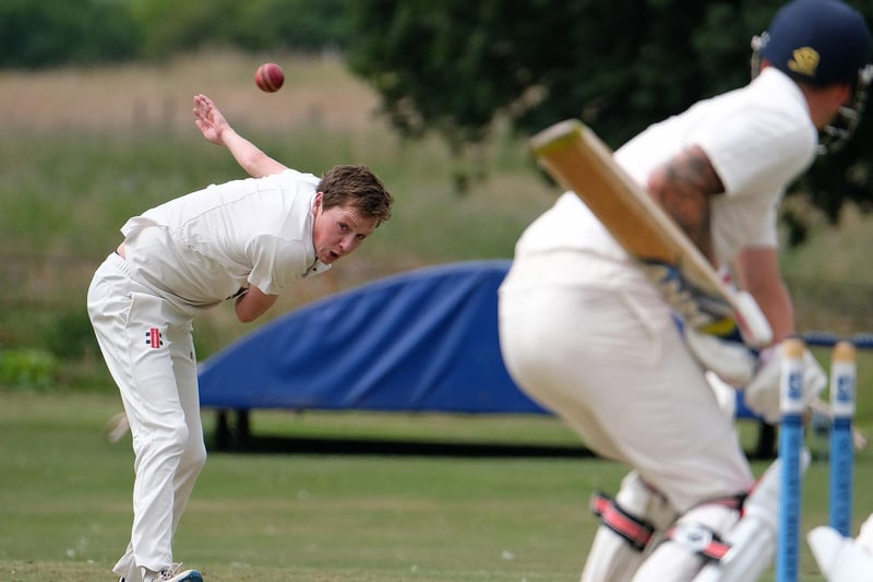 Tom Hendry steams in to bowl

Photos by Richard Ponter