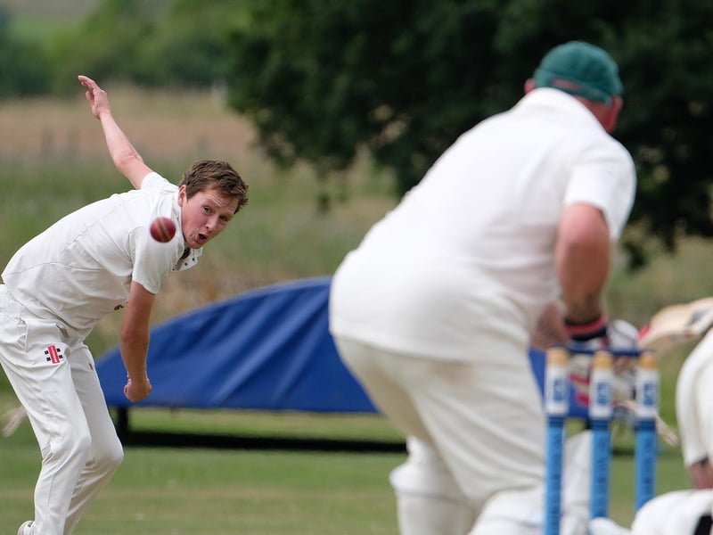 Tom Hendry in bowling action for the hosts

Photos by Richard Ponter