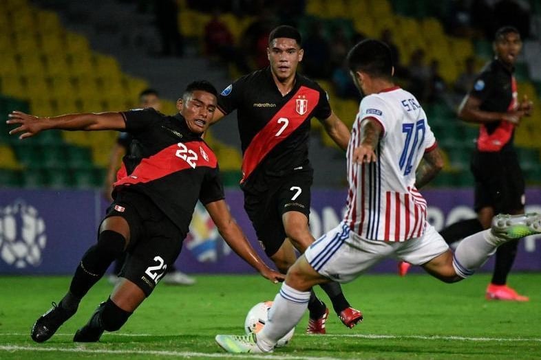 Sheffield United have been tipped to make a 'six-figure' swoop for Peru youth international midfielder Yuriel Celi. The 19-year-old, who plays for top tier side Cantolao, is also wanted by Brazilian giants Sao Paolo, however. (The Sun)

Photo: JUAN BARRETO