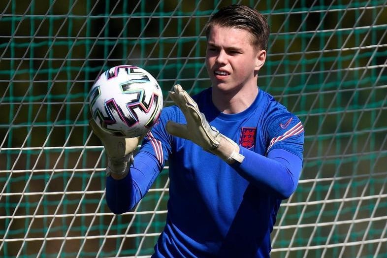 Lincoln City have snapped up West Brom's teenage goalkeeper Josh Griffiths on a season-long loan deal. The 19-year-old played a key role in Cheltenham's League Two-winning campaign last season, and has been capped at youth level for England. (BBC Sport)

Photo: Jurij Kodrun