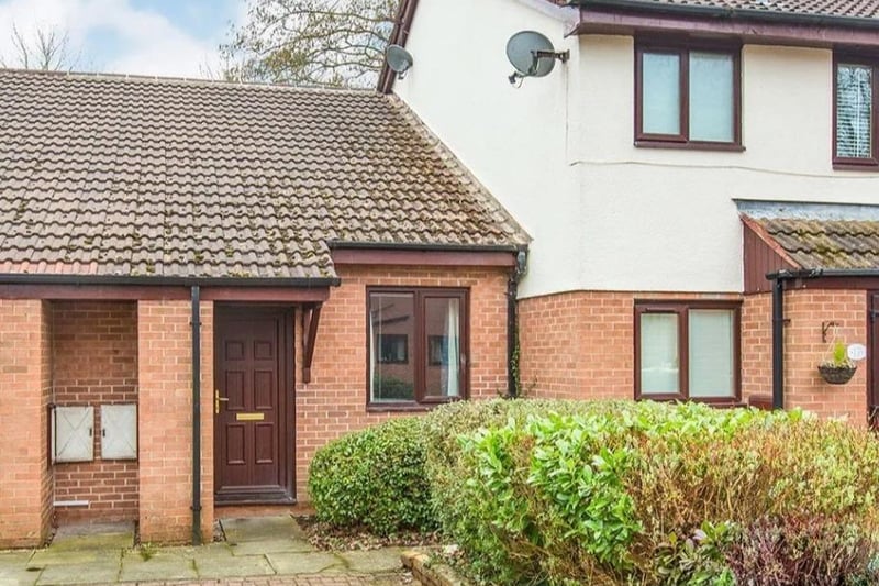 This one bed terraced house is on the market for £60,000 in Golf View, Ingol. Full details: https://www.zoopla.co.uk/for-sale/details/58156892/