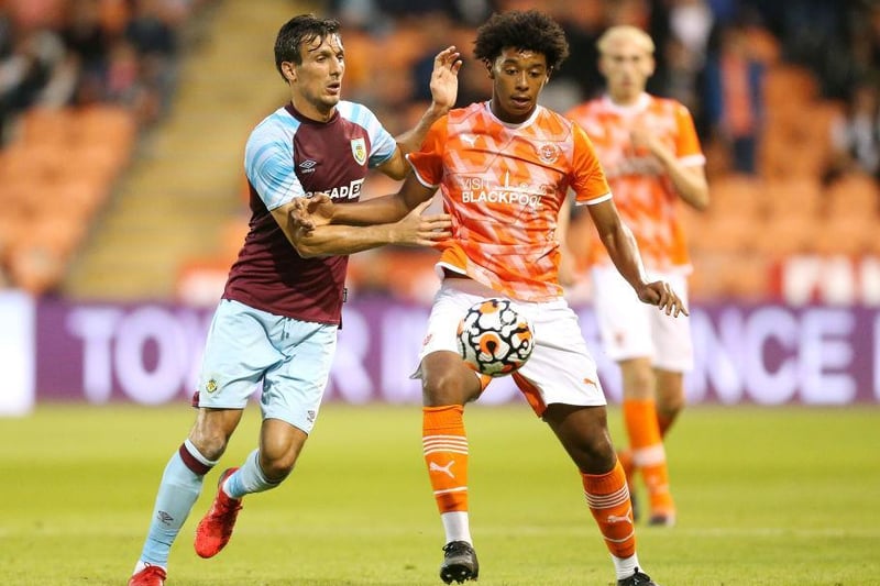 Tayt Trusty of Blackpool battles for possession with Jack Cork of Burnley