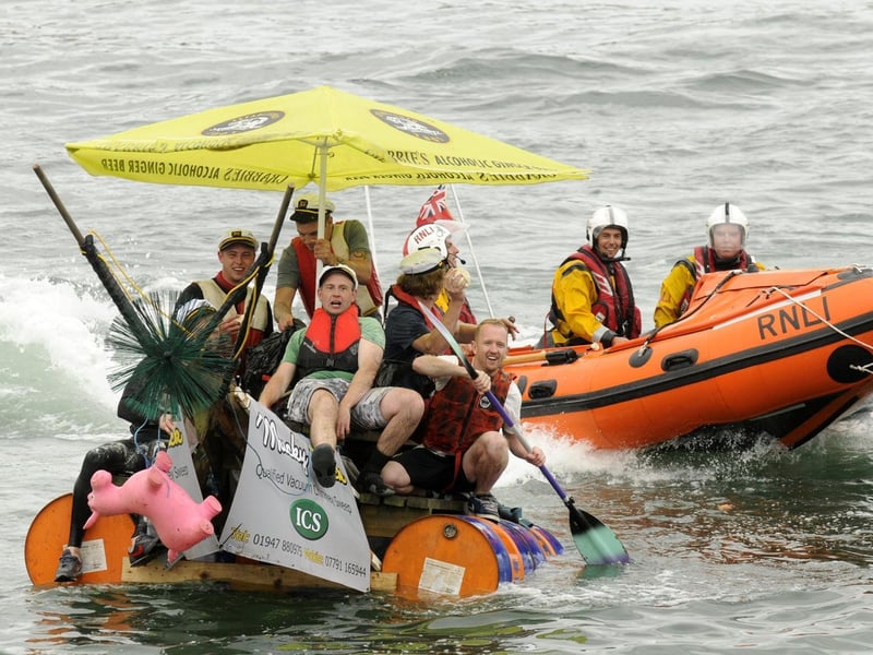 The chaos of the raft race.