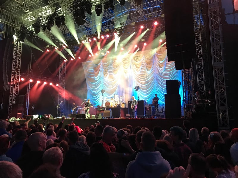 Setlist continued ... Mr and Mrs Smith, Fly Like An Eagle, Indian Summer ...