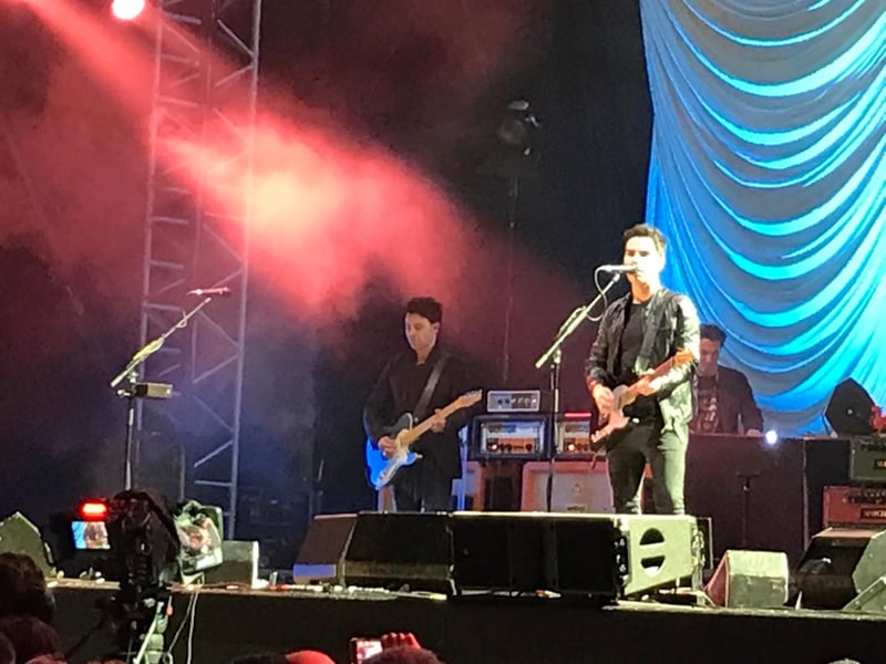Setlist continued ... Don't Let the Devil Take Another Day, Handbags and Gladrags, Local Boy in the Photograph, A Thousand Trees ...