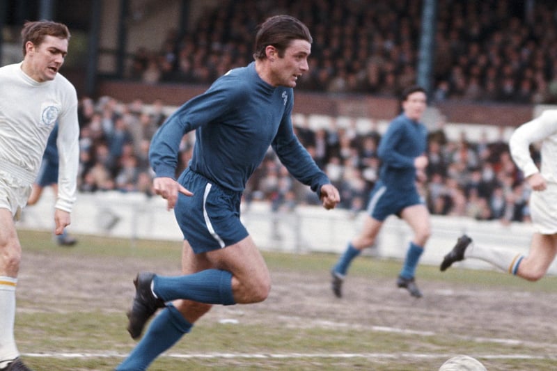 Terry Cooper, left, chases Chelsea forward Bobby Tambling during a First Division match against the Blues at Stamford Bridge in May 1967. Photo Don Morley/Allsport/Getty Images.