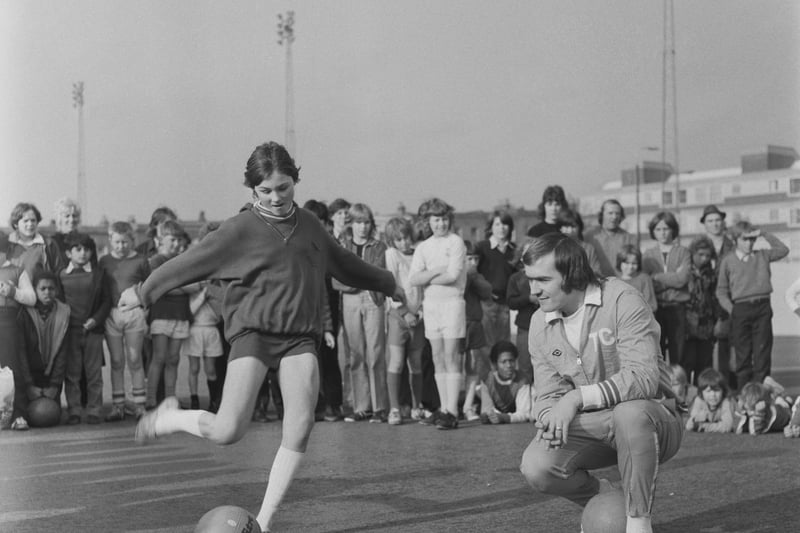 Terry Cooper watches young Joan Williams show her skills with the ball in 1972. Photo by Evening Standard/Hulton Archive/Getty Images.