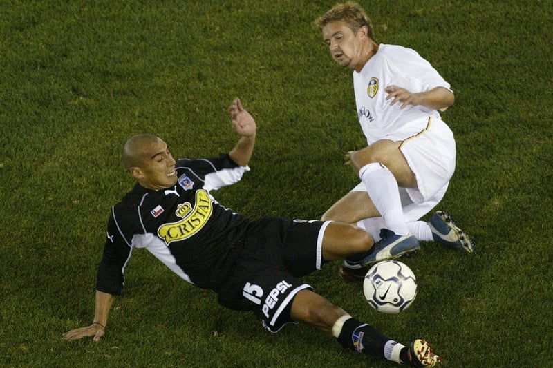 Stephen McPhail collides with Colo Colo's Joel Reyes.