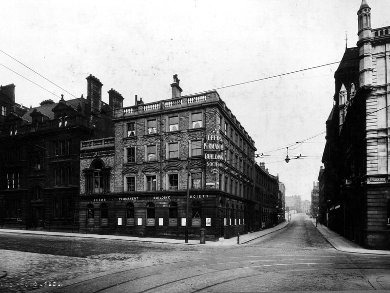 October 1928. On the extreme left are the Municipal Buildings, which is now the Central Library. The Leeds Permanent Building Society block was demolished, then cleared land created the Victoria Gardens.