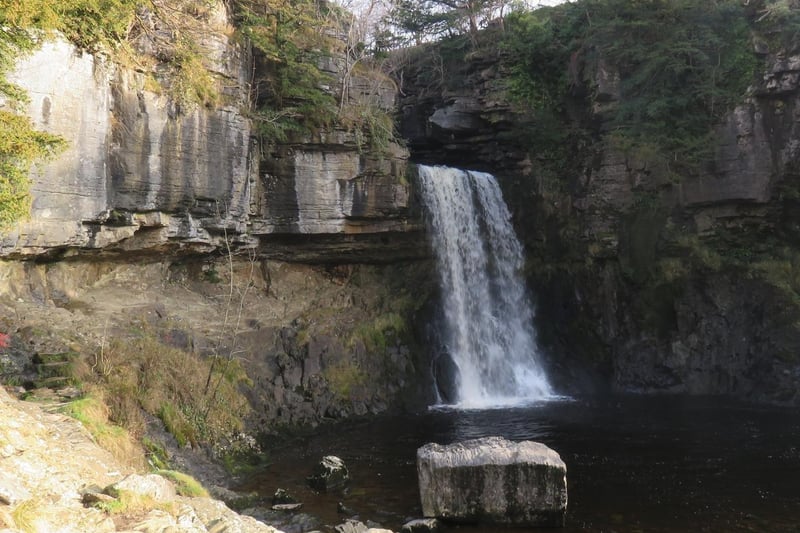 Nestled in the Yorkshire Dales, the Ingleton Waterfalls Trail is a 4.5 mile circular hike running between two stunning rivers. The well-defined footpath is perfect for those looking for a challenge. Along the way you will follow the stunning waterfalls and ancient woodlands that surround the trail.