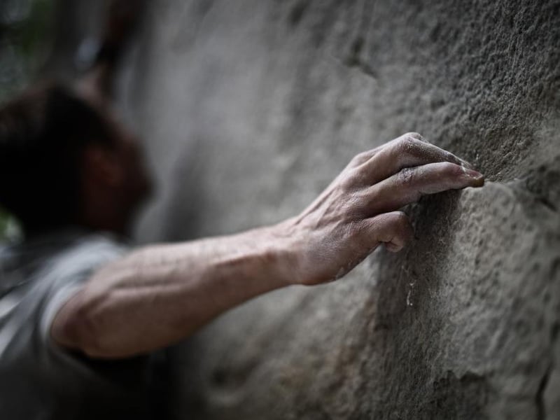 Situated in West Yorkshire, the Caley Roadside Boulders can be found amongst the greenery of the Yorkshire countryside, where climbers often head up to enjoy some of the best bouldering in the county.
