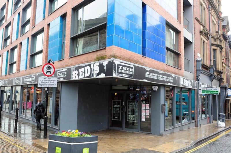 A meat-lover’s paradise, Red’s on Cloth Hall Street specialises in slow-cooked meats with specially crafted rubs and seasonings. The burger offering includes a bacon cheeseburger, dirty chicken burger and a.... donut burger.