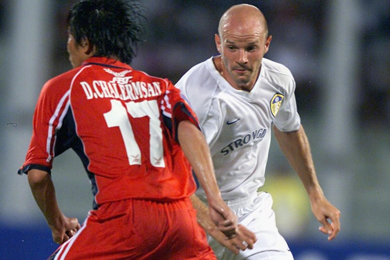 Danny Mills of Leeds United is checked by D. Chalermsan.