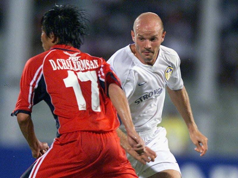 Danny Mills of Leeds United is checked by D. Chalermsan.