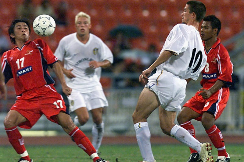 Harry Kewell battles for the ball with D. Chalermsan.