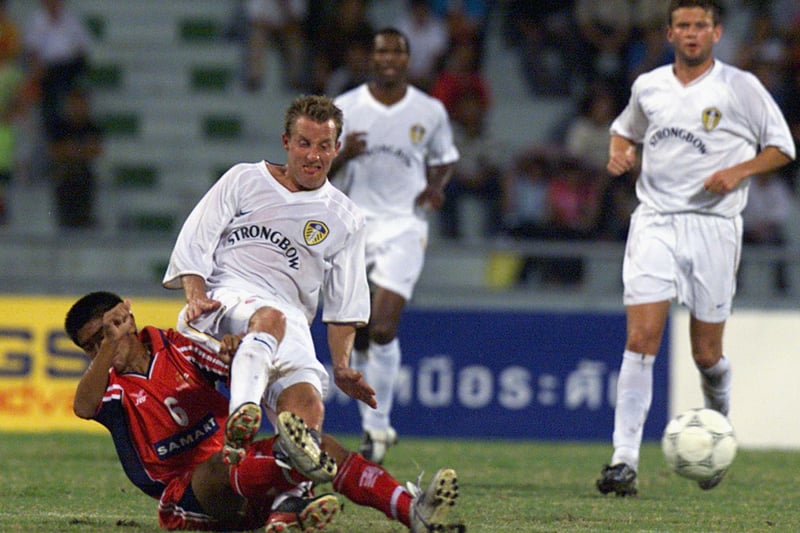 Lee Bowyer clashes with I. Sintong.