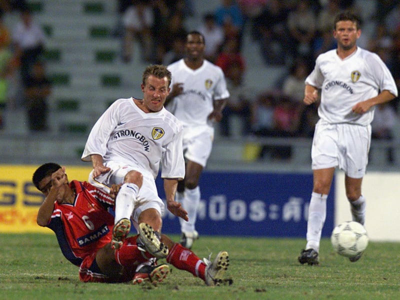Lee Bowyer clashes with I. Sintong.