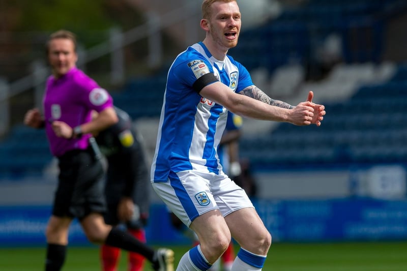 Huddersfield have turned down a bid from Leeds for midfield Lewis O'Brien. (Football Insider)