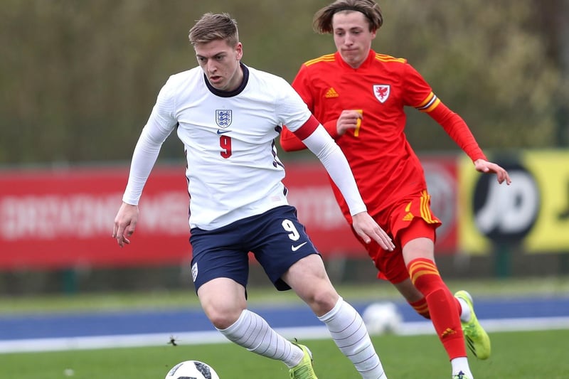 Bournemouth have joined the chase for Manchester City's teenage striker Liam Delap who is interesting PNE and Stoke among others. (Football Insider)