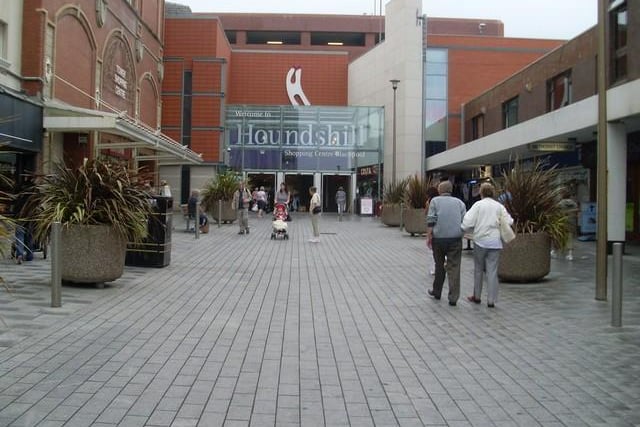 Houndshill is Blackpool’s premier shopping centre. With a wide range of over 65 retailers offering the very best in fashion & lifestyle shopping and dining options for the whole family.
Address: 17 Victoria St / Blackpool / FY1 4HU