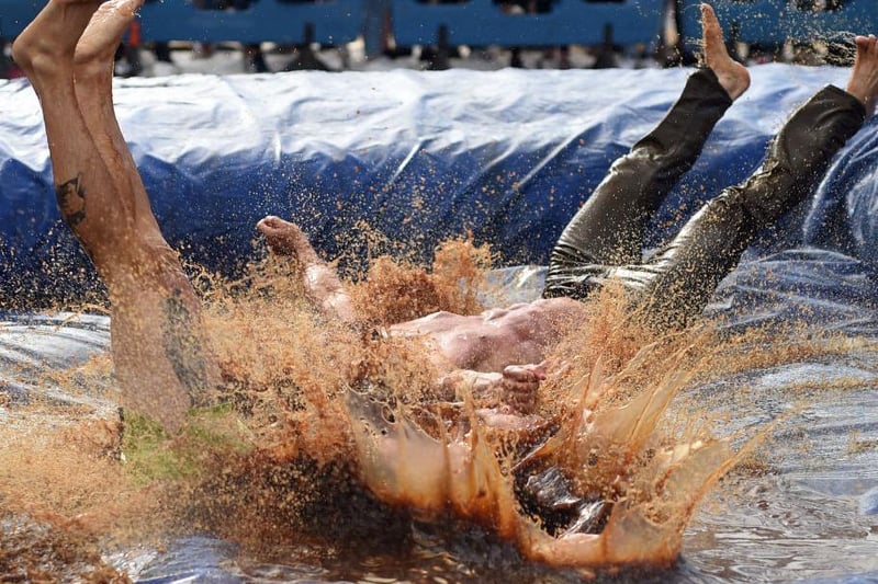 Contestants participate in fancy dress and wrestle in a pool of Lancashire Gravy for two minutes whilst being scored for a variety of wrestling moves.