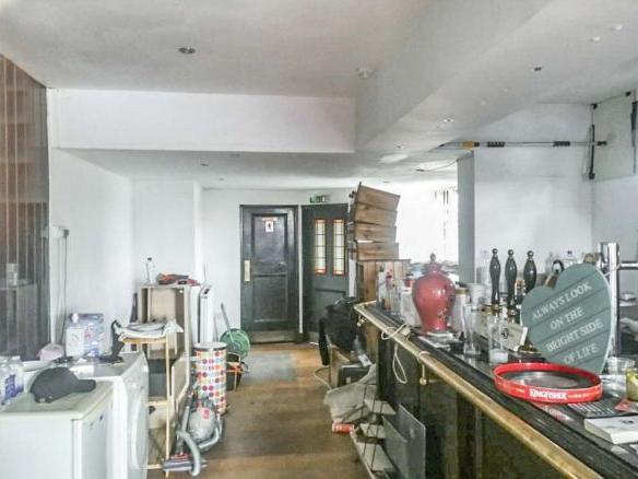 It also has a licenced bar for people to enjoy a drink with their meal.
