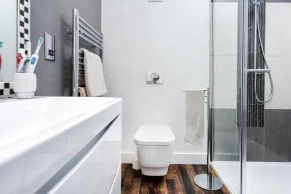 It also benefits from a modern en-suite bathroom, with three piece suite comprising of a low flush w.c. with concealed cistern, vanity wash basin, corner shower enclosure with a fully tiled interior and a mains fed shower.