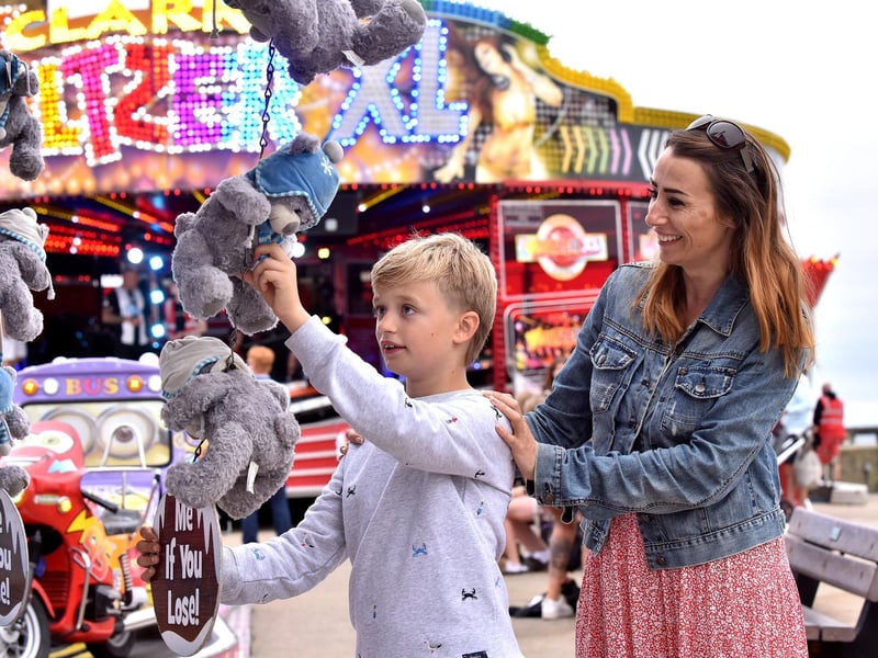 Lucas and mum Juliet have fun at regatta.
214001o