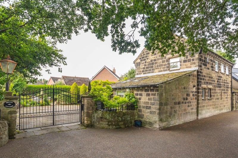 The property is within walking distance of parkland, schools, shops and cafes providing delightful outdoor facilities with all the amenities on your doorstep.